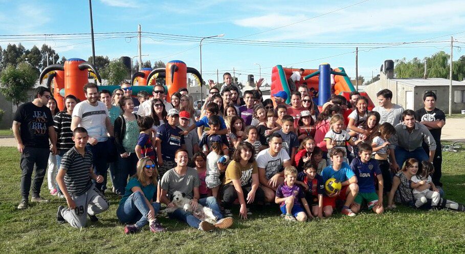 jrsextaseccion's tweet photo. Gran Encuentro de la Juventud Radical Seccional @SextaJr en Coronel Suárez. Seguimos apostando a un Radicalismo juvenil!!! #HayRadicales #HayEquipo https://t.co/71ZasmVMzl