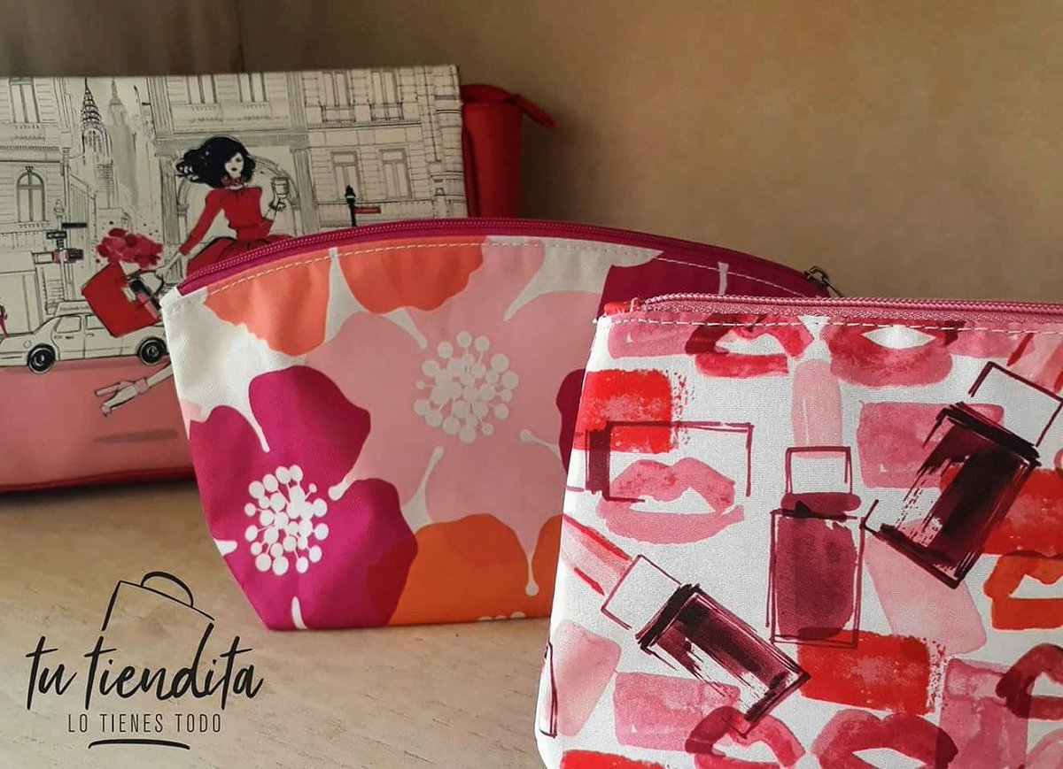 TuTienditaQro's tweet photo. El interior de tu bolsa nunca lució mejor. Deslumbra con estas lindas #cosmetiqueras de Clinique, Elizabeth Arden, Lancôme y más. Disponibles sólo en #TuTiendita.
#LoTienesTodo #Querétaro #Qro #regalos #novedades #MásterPlaza #gifts #gf #bff #mom #clutch #makeupcases #makeupcase https://t.co/SlBUshqX2C