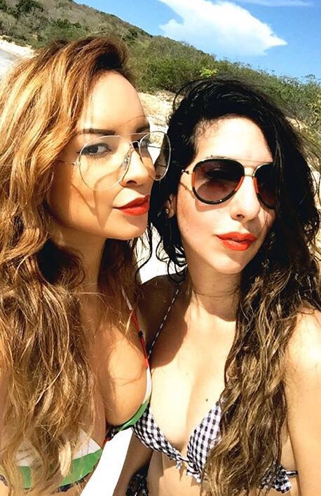 yarizbethortiz's tweet photo. Dios nos hizo mejores amigas porque sabía que ningún padre iba a poder con las dos como hermanas 🌪 #19years #truefriends #NYCbetterbeready❤️ https://t.co/QEhsCPFH7y