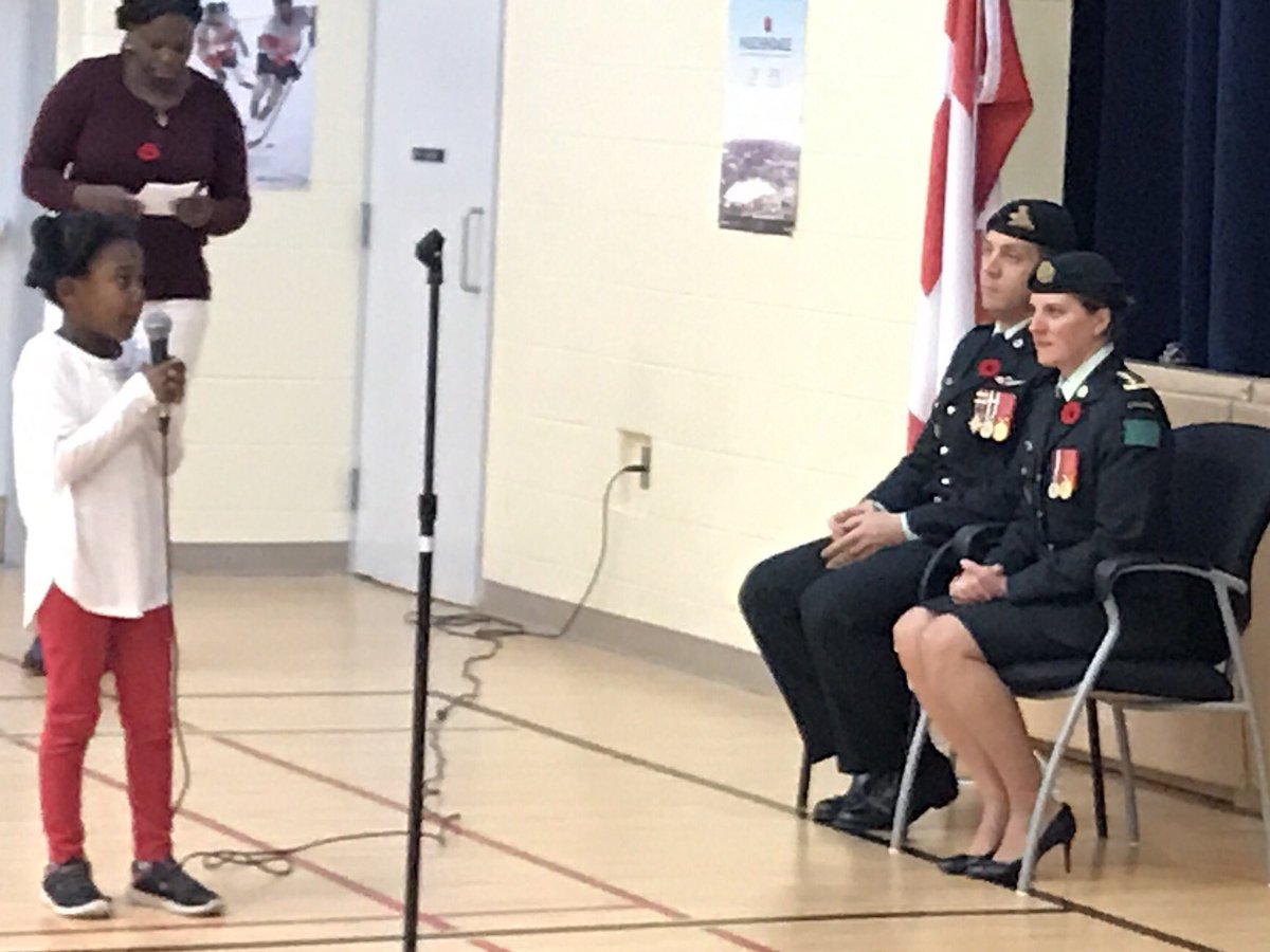 ginagkozak1's tweet photo. Merci à Major Bernatchez et Capitaine Houde de votre participation à la cérémonie du jour du Souvenir et vos visites dans les classes. Votre courage et dévouement sont remarquables. Vous êtes nos héros! @SnctEcole @cscmonavenir #jourdusouvenir https://t.co/e95Js6uZlj