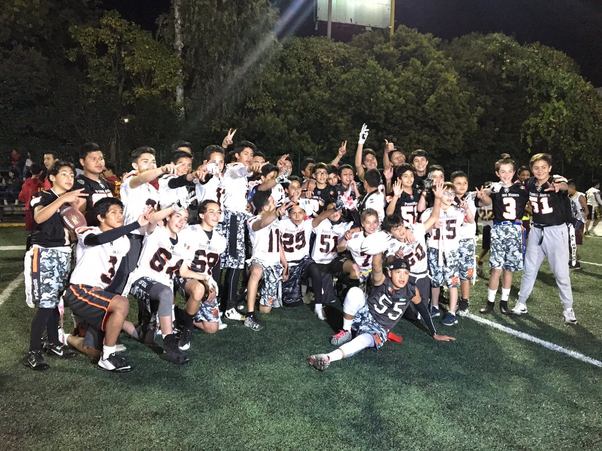 💻📲 EN VIVO por m.facebook.com/tercercuarto/

¡PREMIACIÓN 🏆 DEL FRIENDSHIP INVITATIONAL desde el campo de Redskins! 

Equipos participantes:

• <a href="/DragonesRojosCI/">Dragones Rojos CI</a> 
• <a href="/CD_Comanches/">Comanches</a> 
• <a href="/perrosnegros_Mx/">Perros Negros</a> 
• Redskins 

🇲🇽🏈🏆