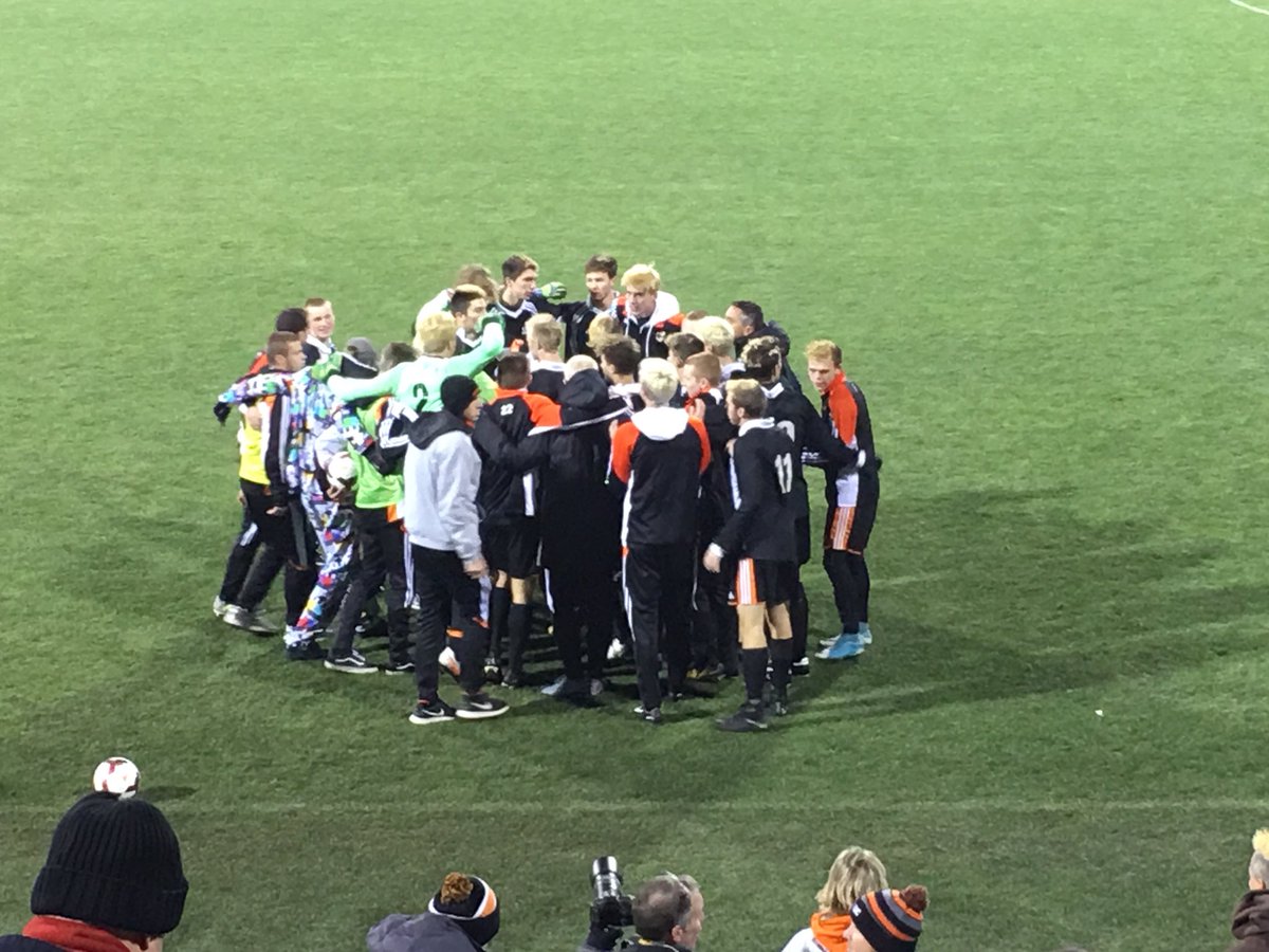 BeavercreekSupt's tweet photo. Beavercreek Boys Win the 2017 Division 1 State Championships!!!!Go Beavers!!!!! https://t.co/KpTsvvYBpL