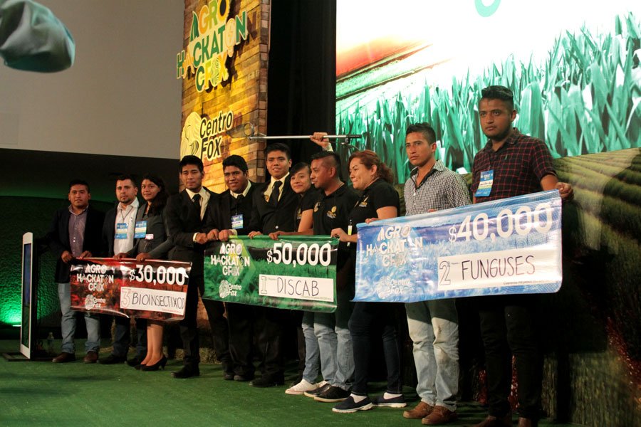centrofox's tweet photo. ¡Veracruz y Puebla, los ganadores del #AgroHACKATON! Soluciones simples e innovadores a problemáticas reales de México. ¡Felicidades a los talentos que han ganado hoy! Hasta la próxima. 📝 https://t.co/3RyVBDWobO https://t.co/0E7LyX0TSu