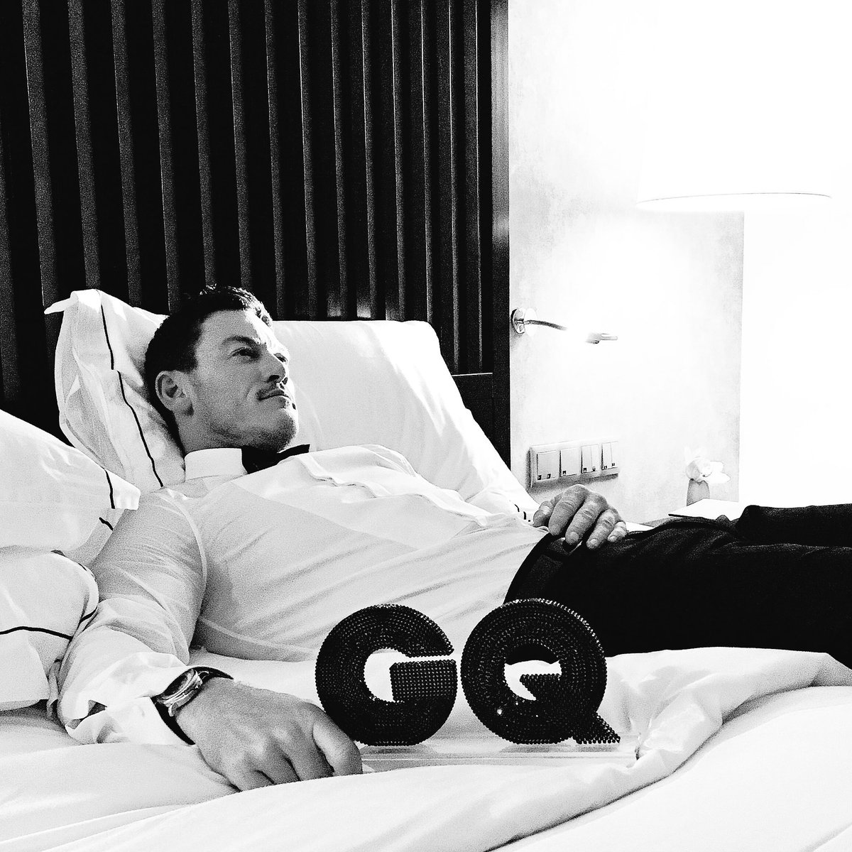 TheRealLukevans's tweet photo. After a long day, nothing better than taking stock of some of the good things in life. Thanks for a special evening and for the lovely award @gqportugal #gqmoty2017 💥👌🏼⭐️ https://t.co/ZBppzW8Rzp