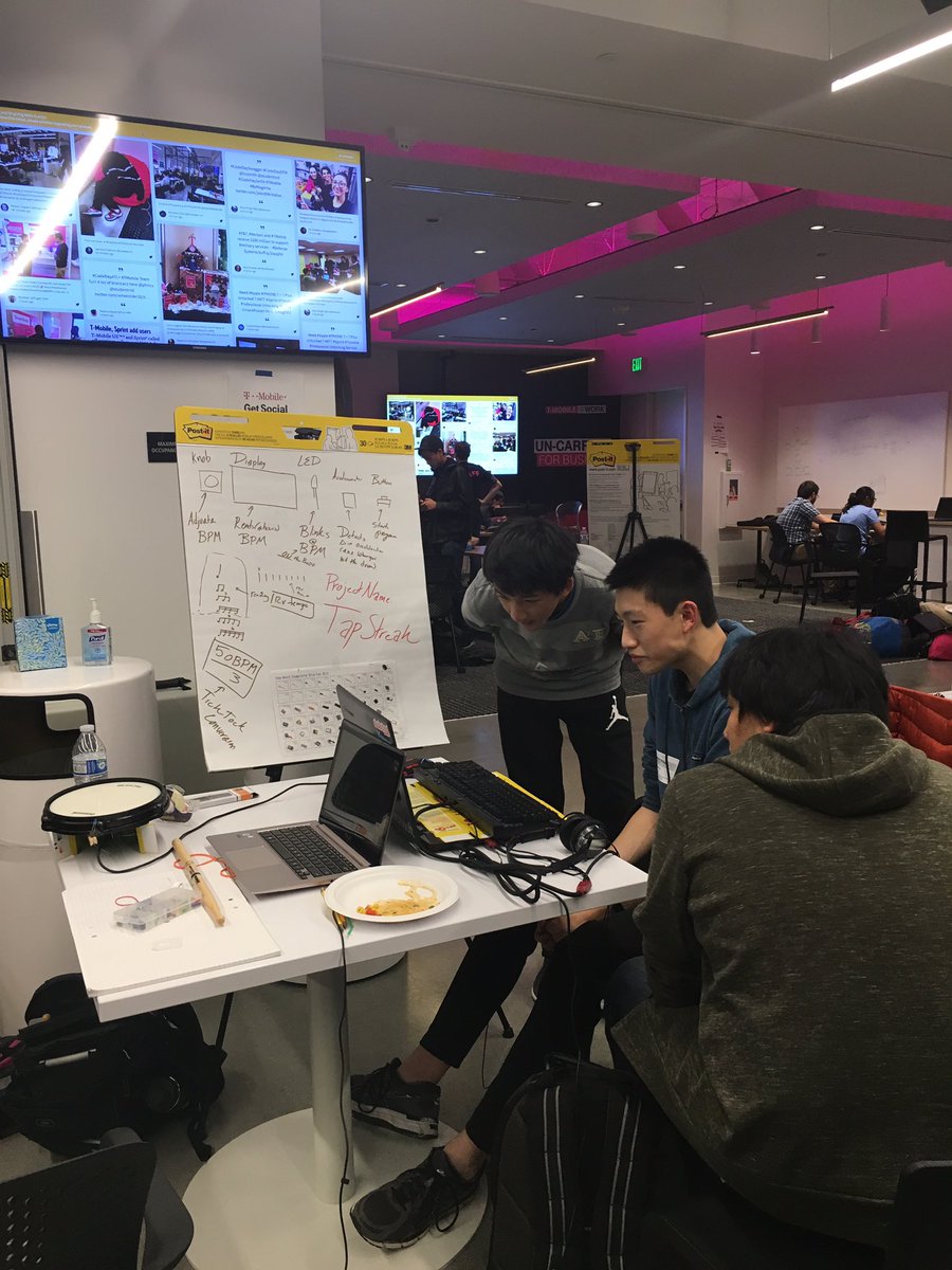 AbigailFranco15's tweet photo. #CodeDaySEAEastside These young people are sharp! https://t.co/jBQbRpxe3h