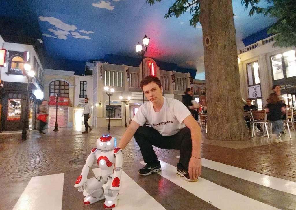 JoshButton's tweet photo. Big ups to @icoderobots. What a day at @KidZaniaLondon, introducing young kids to the wonderful world of robotics. https://t.co/HZJgtAb1Yg