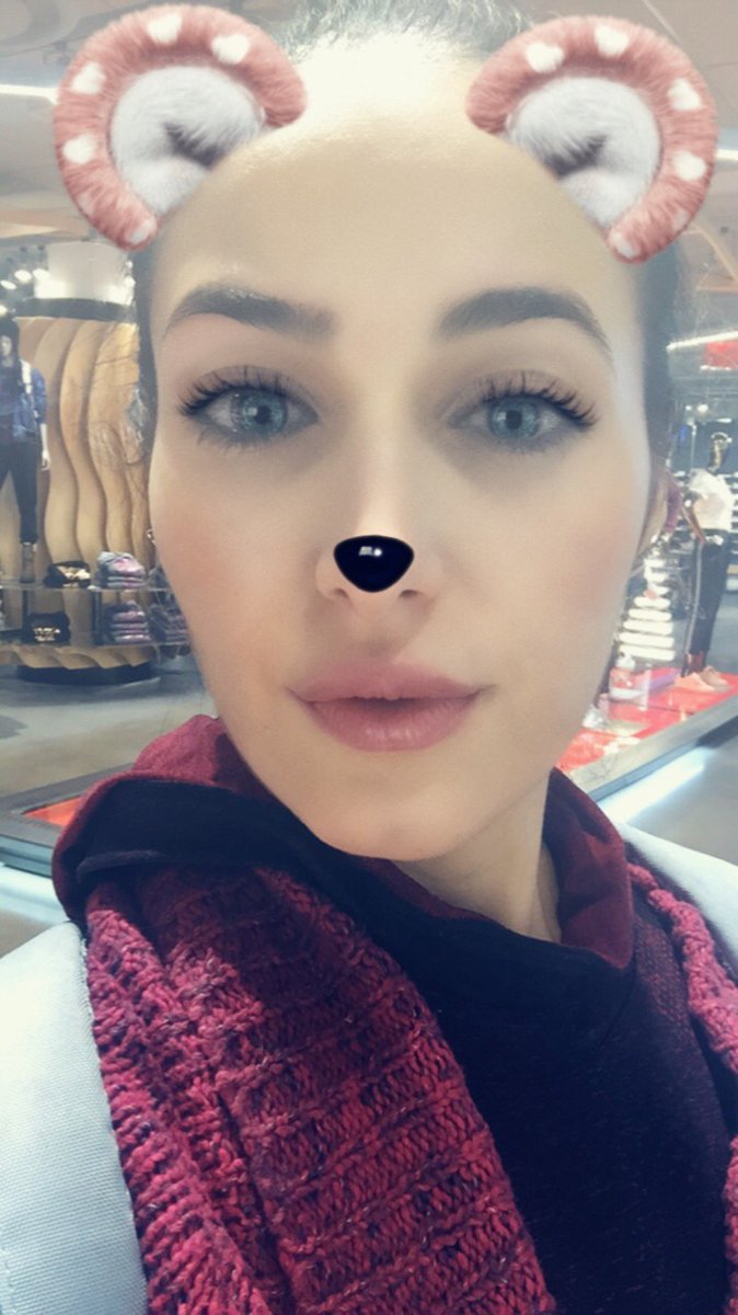 prinzezzcharmin's tweet photo. Came here to get my #browsdone at the @BenefitBeauty #BrowBar at @Macys! 💁🏻‍♀️💖 https://t.co/rBhmvN1yu5 https://t.co/eBvoRgUh7u