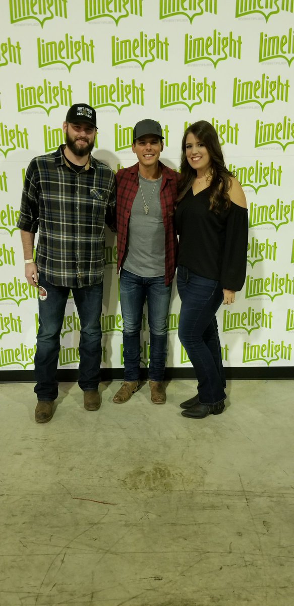 _dani_renee's tweet image. Hi @GrangerSmith, I was the one at the Meet &amp;amp; Greet who told you I forgot to bring you a Save the Date to my and @thesamchidley &apos;s wedding. May 12, 2018. Obviously you and @AmberEmilySmith are invited, we got engaged after flying out to see your Denver show. #yeeyee