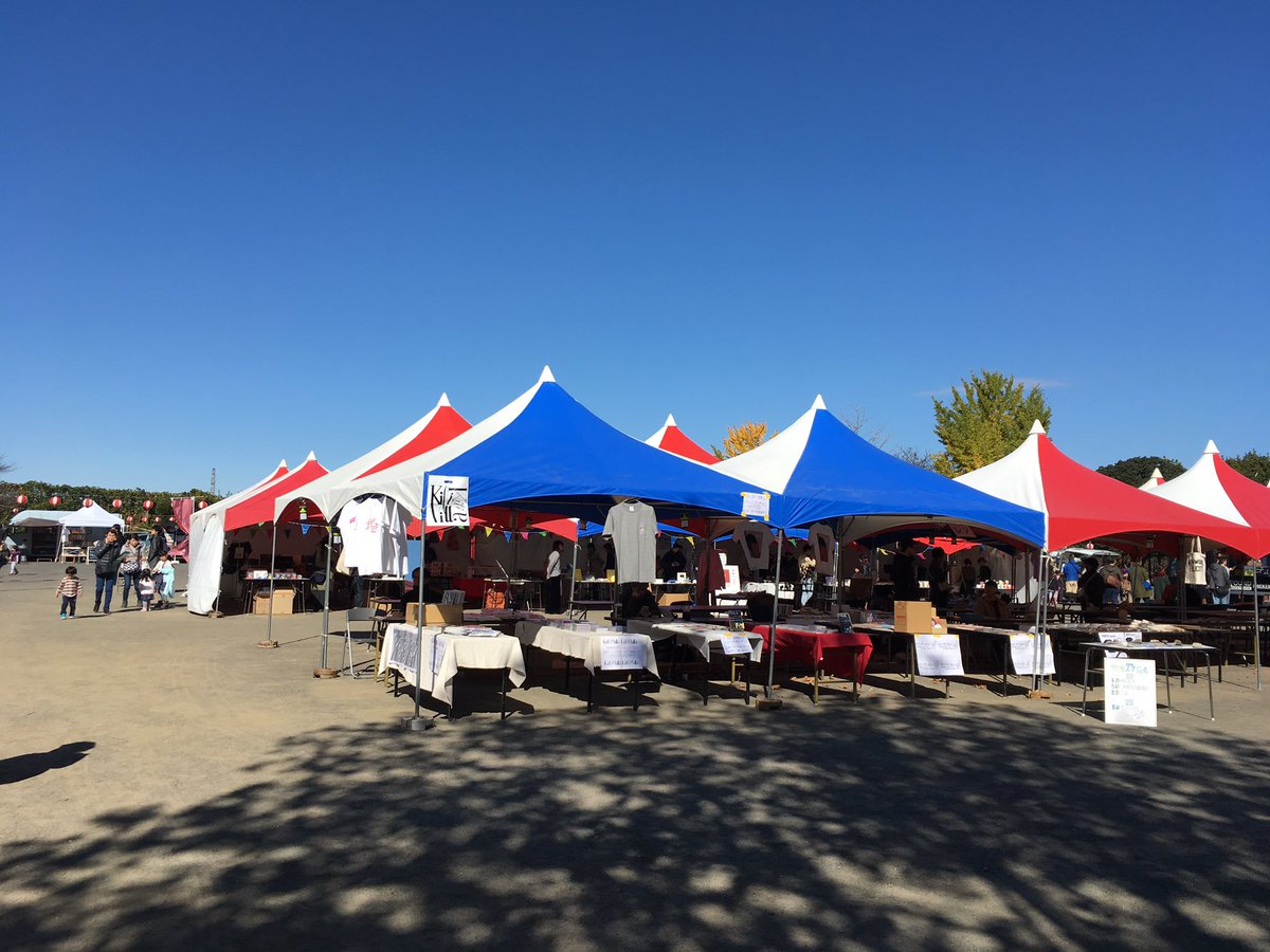 ILM_Tokyo's tweet photo. 大人の文化祭、『NEWTOWN』2日目始まってまーす！日本のインディーレーベルグッズを扱うNEWTOWNレーベルマーケットは会場入って目の前！！ #cinranewtown https://t.co/rsaJ8DeYZS