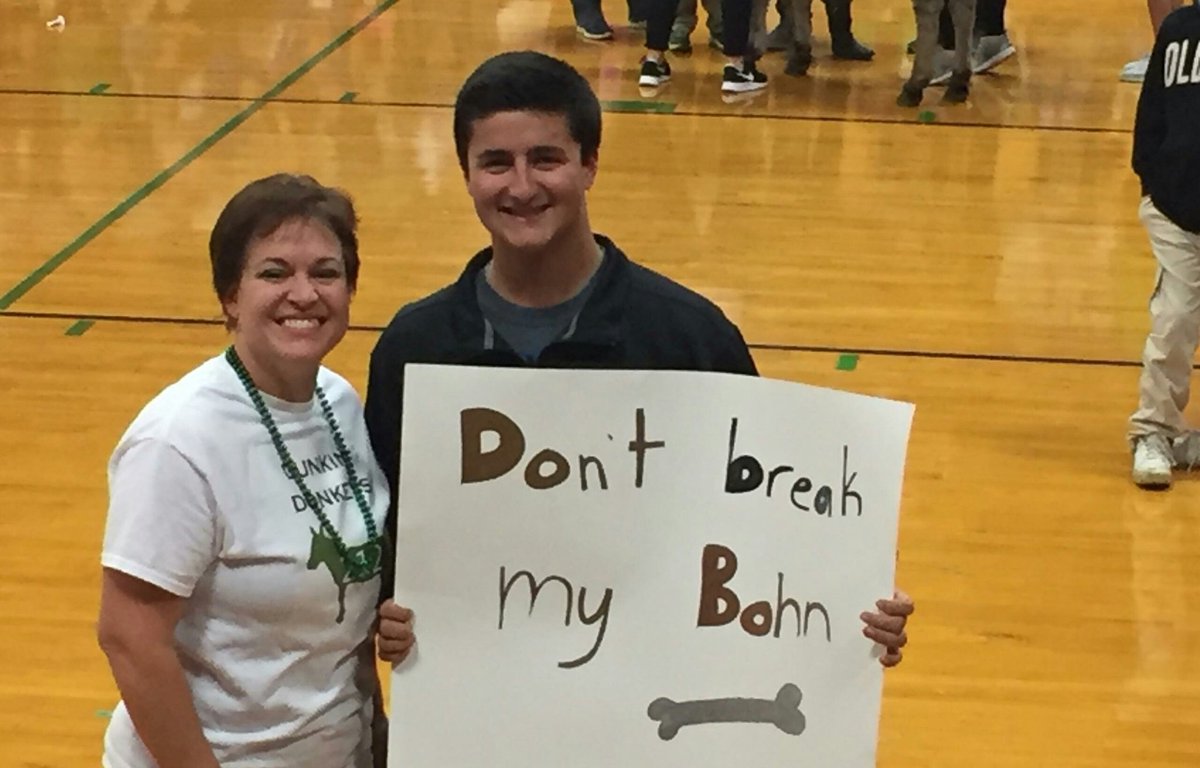 MinutemenStuCo's tweet photo. If @TimYoder24 and @RCocanower were not there I never would've made it on the donkey at all! WOW that was a tall donkey. Fun night to raise $ for DFS. #GetMeOffThisThing https://t.co/26sAjLeHjz