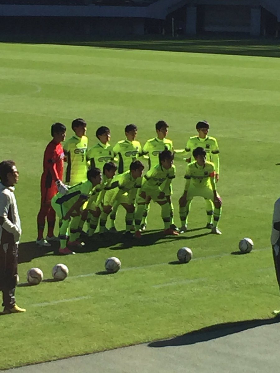 ヨシ 中央学院高校 高校サッカー選手権千葉大会 残念ながら準々決勝で敗退 しかし噂通りのテクニックで強豪相手にナイスゲームでした 最後はキャプテンの涙に感動してしまいました T T