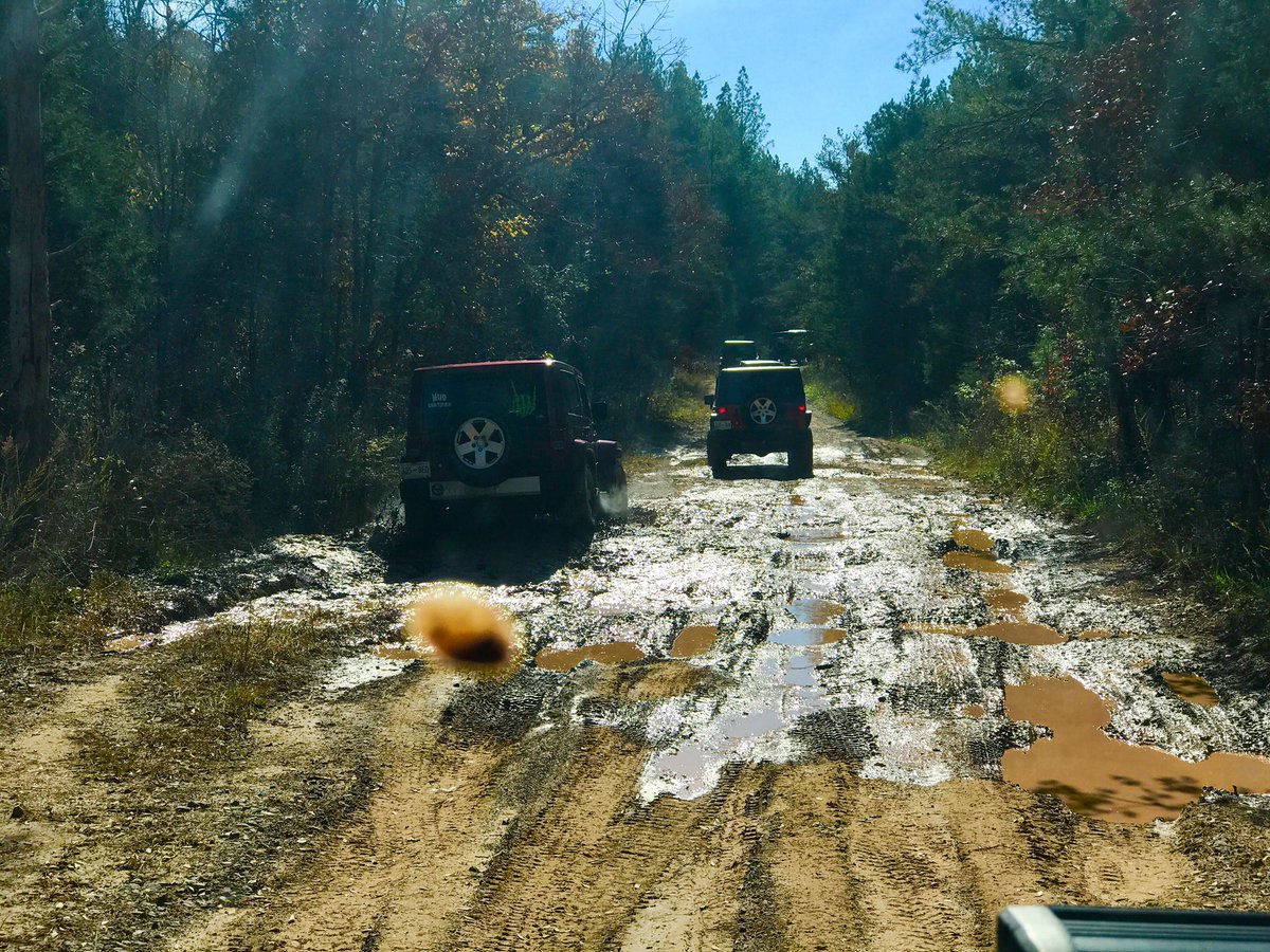 My muddy Saturday! #myJeeplife #shejeeps #itsajeepthing #TNJeeping 🤙🏼🙌🏼⛰🍁🍂🌲