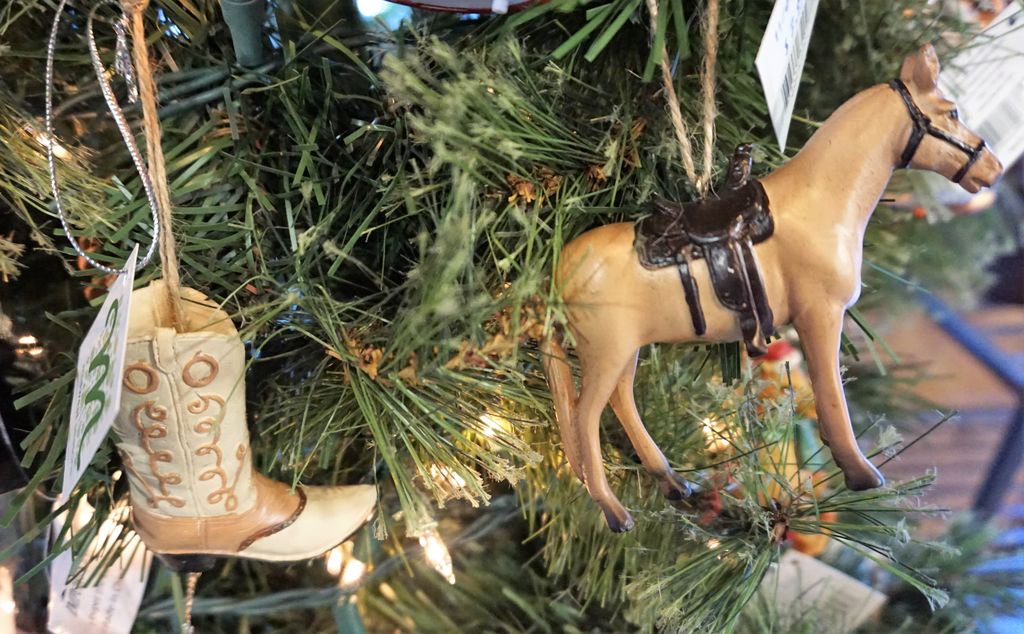 foothillfeed's tweet photo. #WesternTree Need more horses? Makes a perfect gift. Tons of decorations and holiday gifts at Foothill Feed and Gift #Christmas #LoomisLiving #WesternLiving #FarmLiving https://t.co/FyGbP5gEDZ