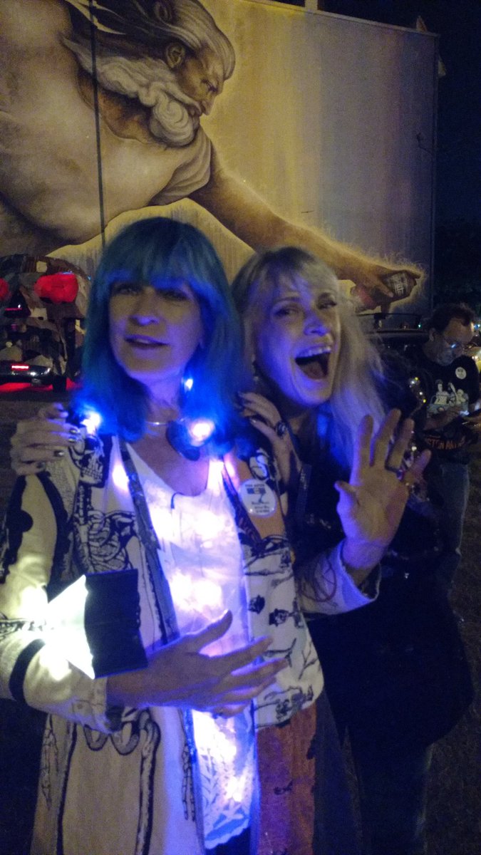 JohnRMoffitt's tweet image. World ArtCar Day Illuminated Cruise in #Houston tonight. Girls.