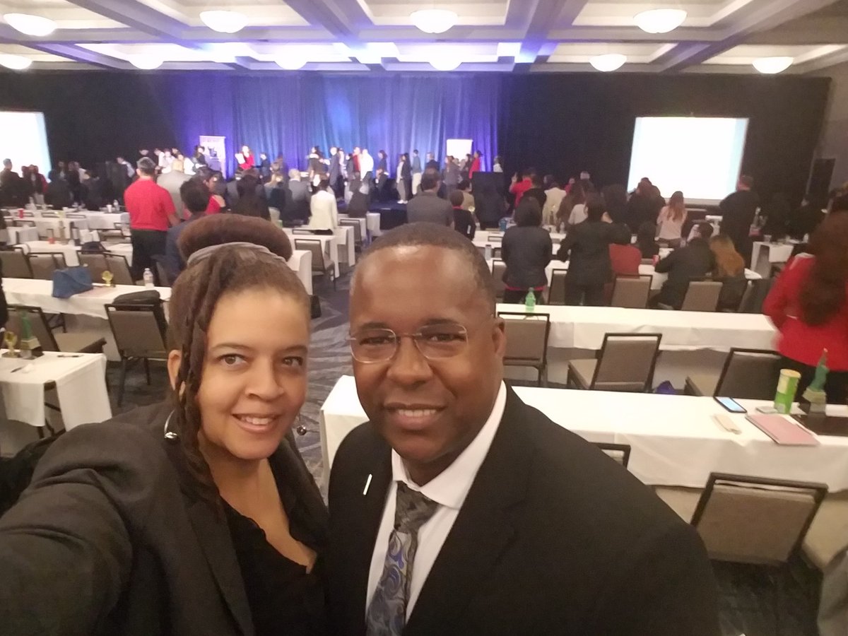 Melindabluetay's tweet photo. Just finished speaking in Burbank to Marla's fired up group. https://t.co/YorjuIgYmc