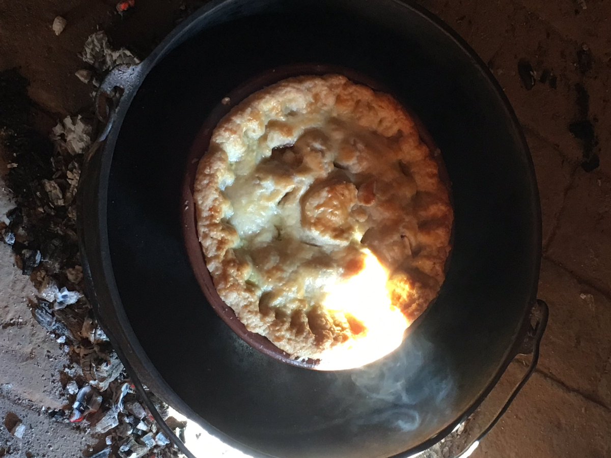 Mary Randolph's Apple Pie is a perennial favourite. Simple, but with great scope for individual artistry. This one lasted just long enough to photograph!
#heirloomapples #historicfoodways #yorktownfarm #alhfam