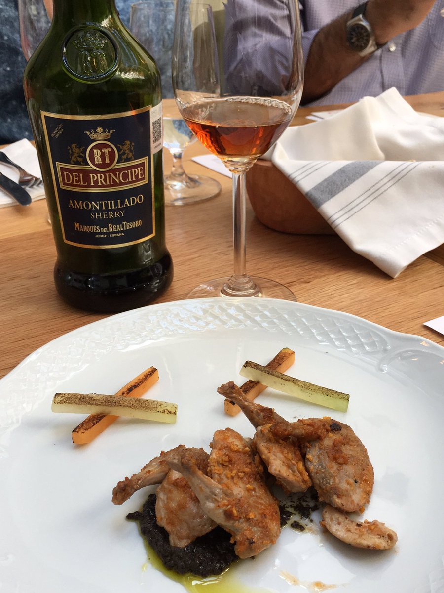 amor_tinto's tweet photo. Una delicia la Codorniz con melón y aceituna Kalamata que fué pareja de este apreciado amontillado @MiaDomenicca #TheSherryGourmetTour https://t.co/1SGilAIqk9
