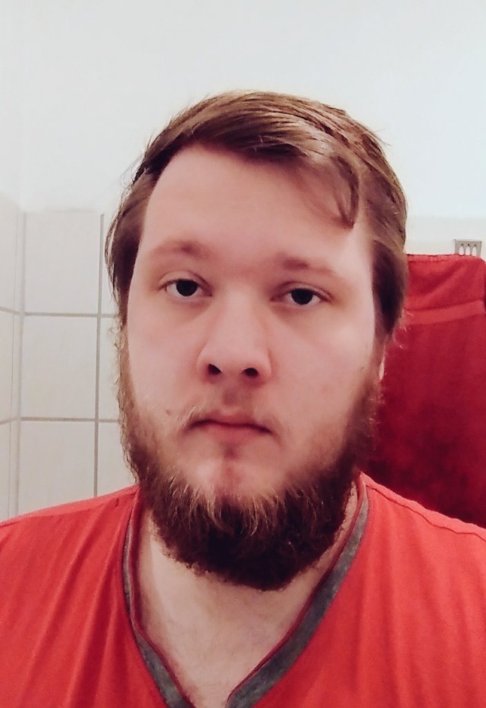 Neicro's tweet photo. Mein Bart eskaliert ein bisschen wegen #Noshember
(Heilige Scheiße Handy warum sind meine Augen so schwarz.) https://t.co/oqI7MgX5Oq