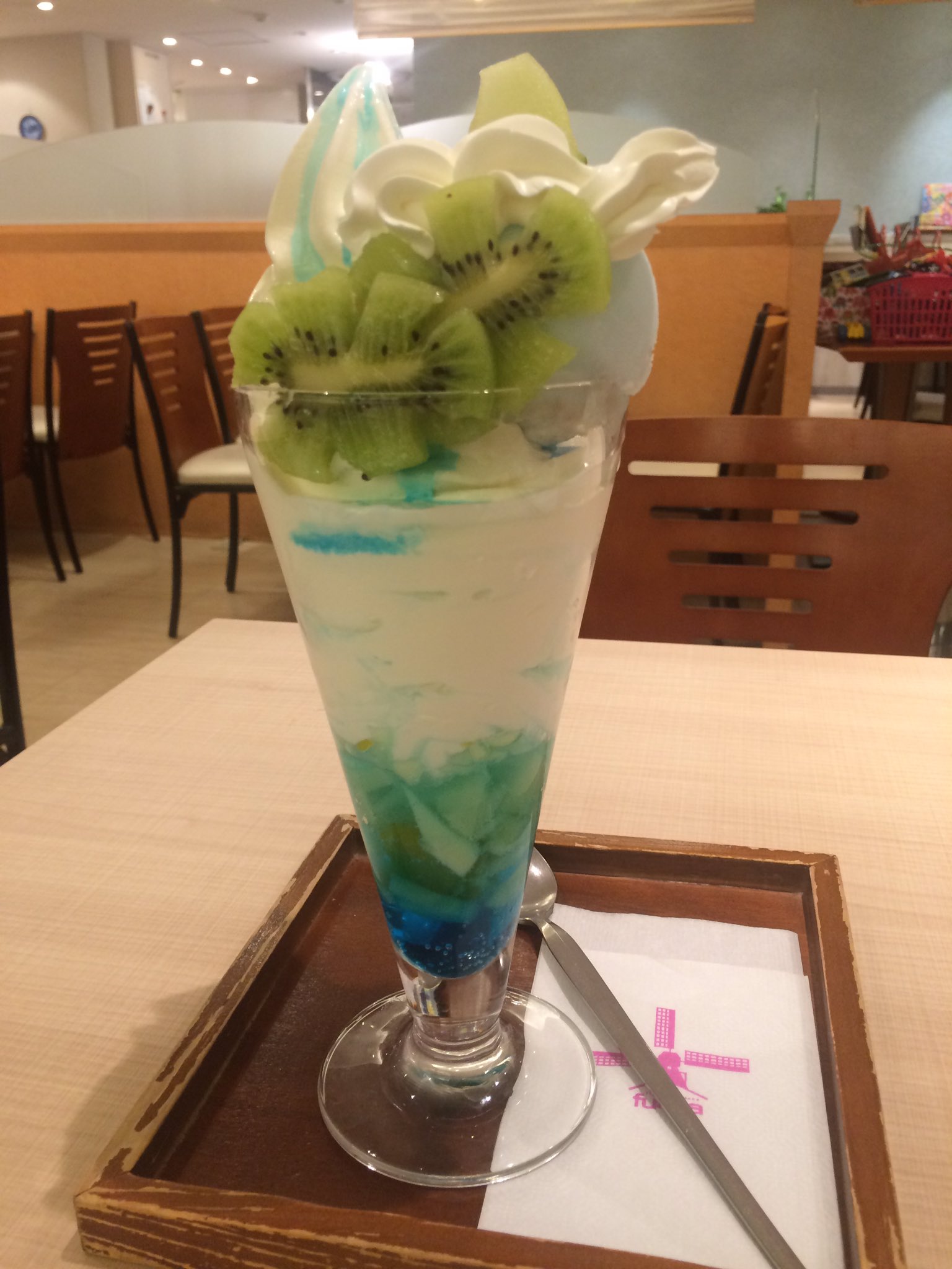 斧屋 おのや 広島パフェ学 広島 カフェ風車 広島センター街店にて 人魚姫 数あるメニューの中で これをチョイス 人魚姫感 ありますあります コーンフレークは入ってないです 海の中にはコーンフレーク無いですからね 他のパーツもない 斧屋 おのや 広島パフェ学 広島 カフェ風車 広島センター街店にて 人魚姫 数あるメニューの中で これをチョイス 人魚姫感 ありますあります コーンフレークは入ってないです 海の中にはコーンフレーク無いですからね 他のパーツもない