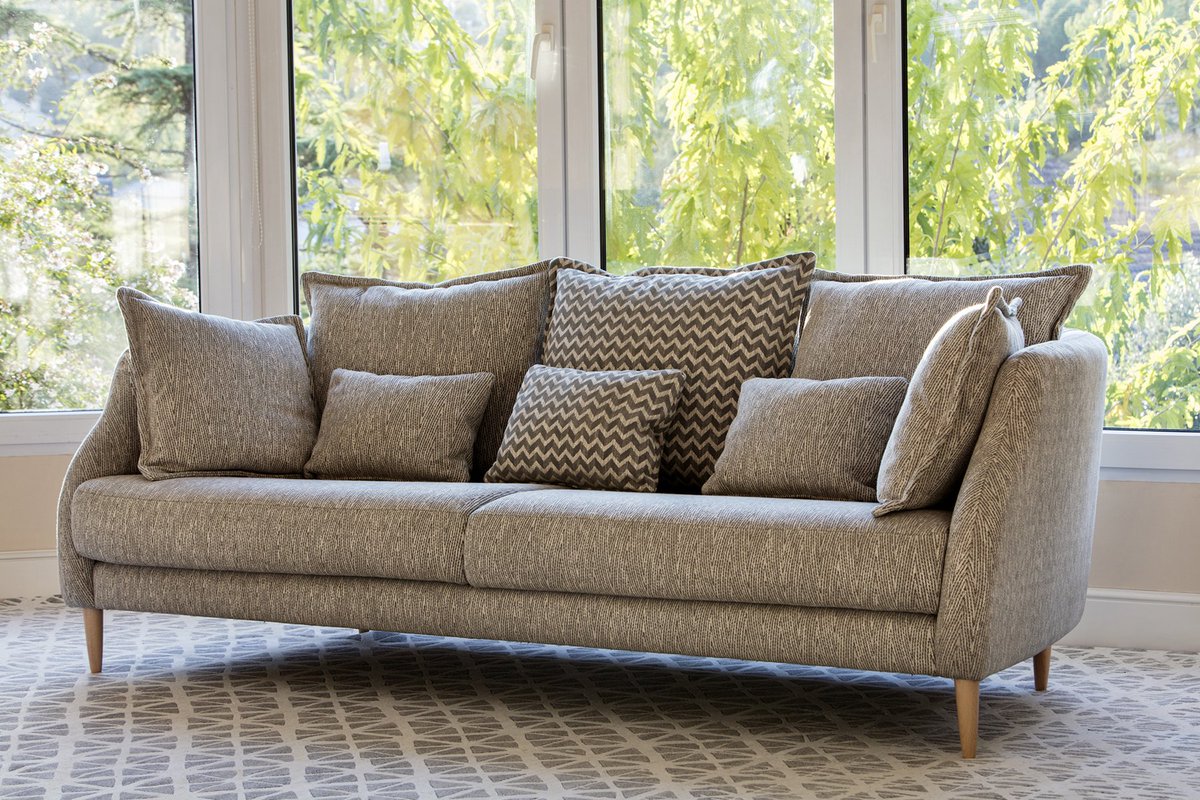 KA_Int's tweet photo. Sofá SETE de la nueva colección CONCEPT LINE. Diseños de mobiliario urbano para espacios con personalidad. #KAInternational #ConceptLine #New #DiseñodeInteriores #Telas #Muebles #Casa #MadeinSpain https://t.co/o2ABQa0CoX