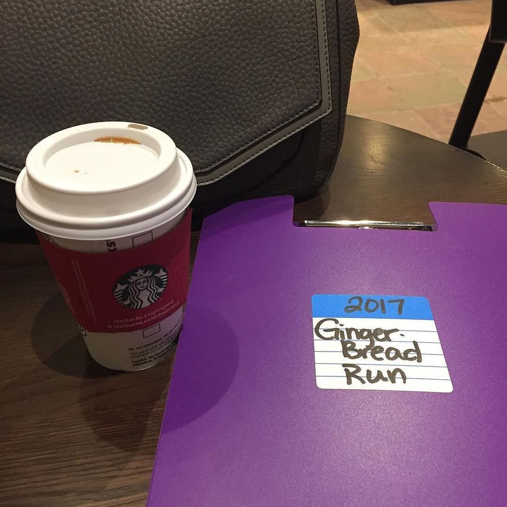 The calm before the storm. Having a lovely cuppa joe in the dark this morning, but in a few hours the street outside will be filled with happy runners as this years Gingerbread Runners take to the streets. And more of this life-giving coffee to come: big… ift.tt/2yXcu1H