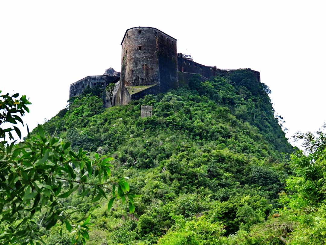 dolarpictures's tweet photo. My country has so much wealth, here is one, the big Citadelle  #North #Cap Haitian #Millot @CADICHON07 https://t.co/K3bngkWOq8