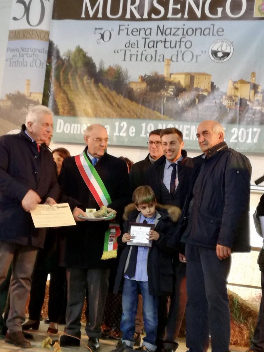 GianluColletti's tweet photo. Questa mattina a Murisengo per la 50’ Fiera Nazionale del Tartufo, insieme all’amico Sindaco Giovanni Baroero... Valorizziamo il nostro territorio per ricominciare a #crescere... #tartufo #eccellenza #tradizione #piemonte https://t.co/IT2luF6APT
