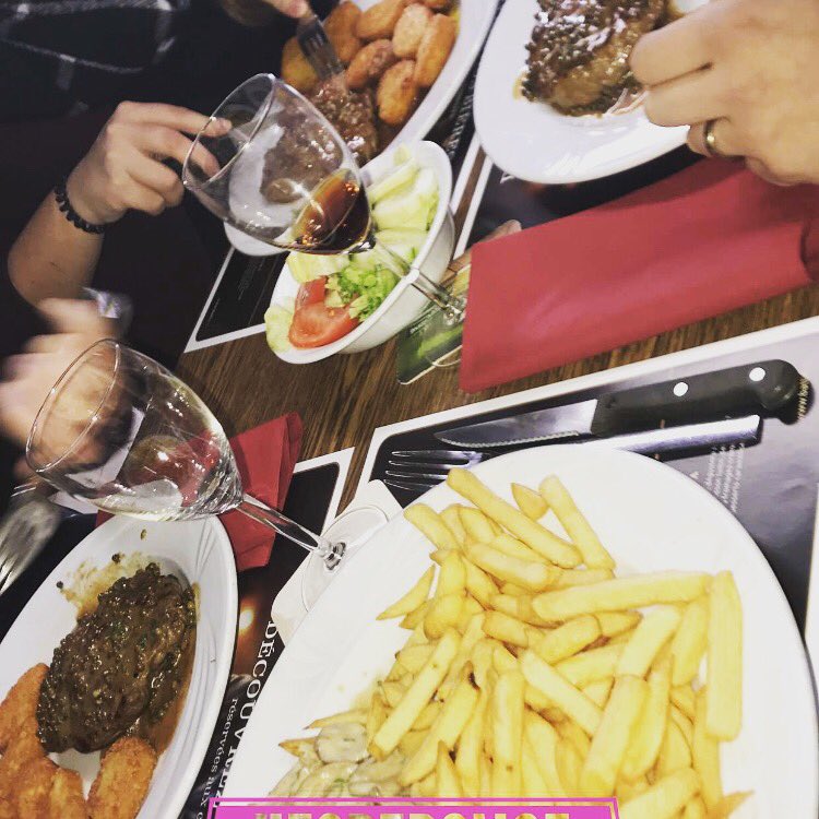 brunellicle's tweet photo. Bon appétit #Horses #restaurant https://t.co/me4qD3vgac