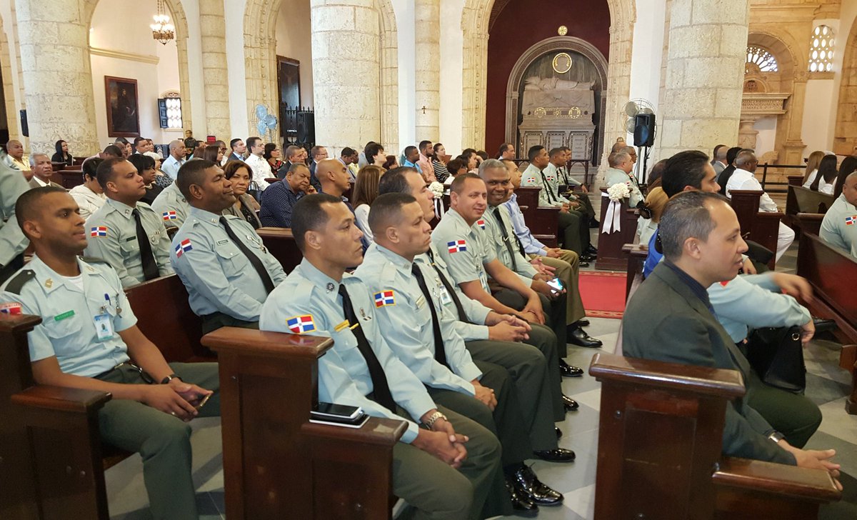 digesettrd_'s tweet photo. Oficiales superiores, subalternos y civiles DIGESETT=AMET, presentes en misa solemne del @INTRANT_RD en memoria de las "Víctimas de accidentes de tránsito" -Inicio de la Semana de la Seguridad Vial 2017 #SSV2017 #ÚnetePorLaSeguridadVial https://t.co/Cmkg4XepNj