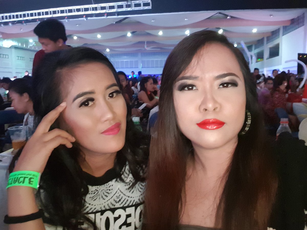 gladysanne30's tweet photo. With @Mhargz92 for #Spectacle2017 #TPProud https://t.co/qHyyPdxBwn
