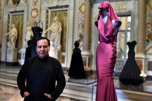 Limportant_fr's tweet photo. Azzedine Alaïa est mort : le couturier surdoué qui sublimait les femmes https://t.co/r14zQs4lAh #Culture https://t.co/J9HLWYch4o