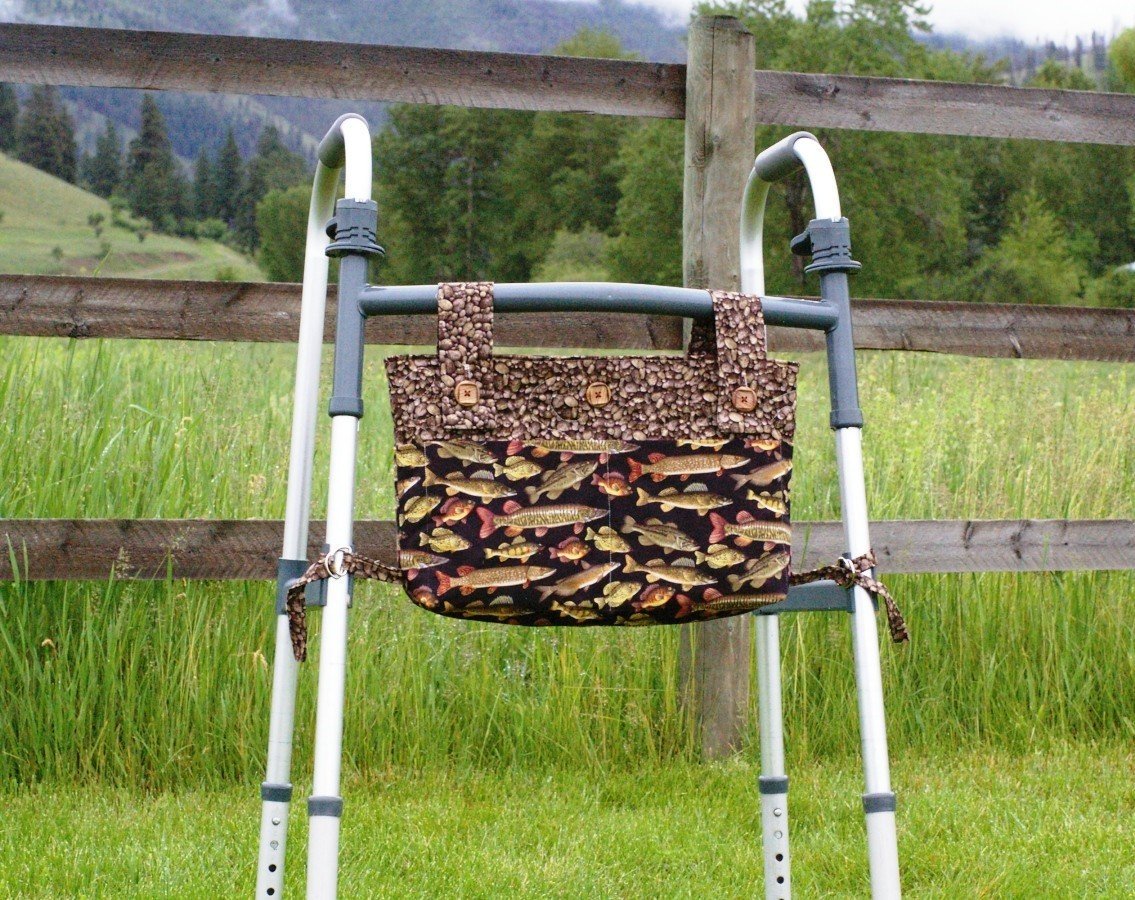 PrairieWindDsgn's tweet photo. Now taking orders for Christmas! shop: Design Your Own Handmade Quilted Walker or Wheelchair Bag #etsy #christmasgift https://t.co/YV0MRaIqmW https://t.co/wbnmAYW4MC