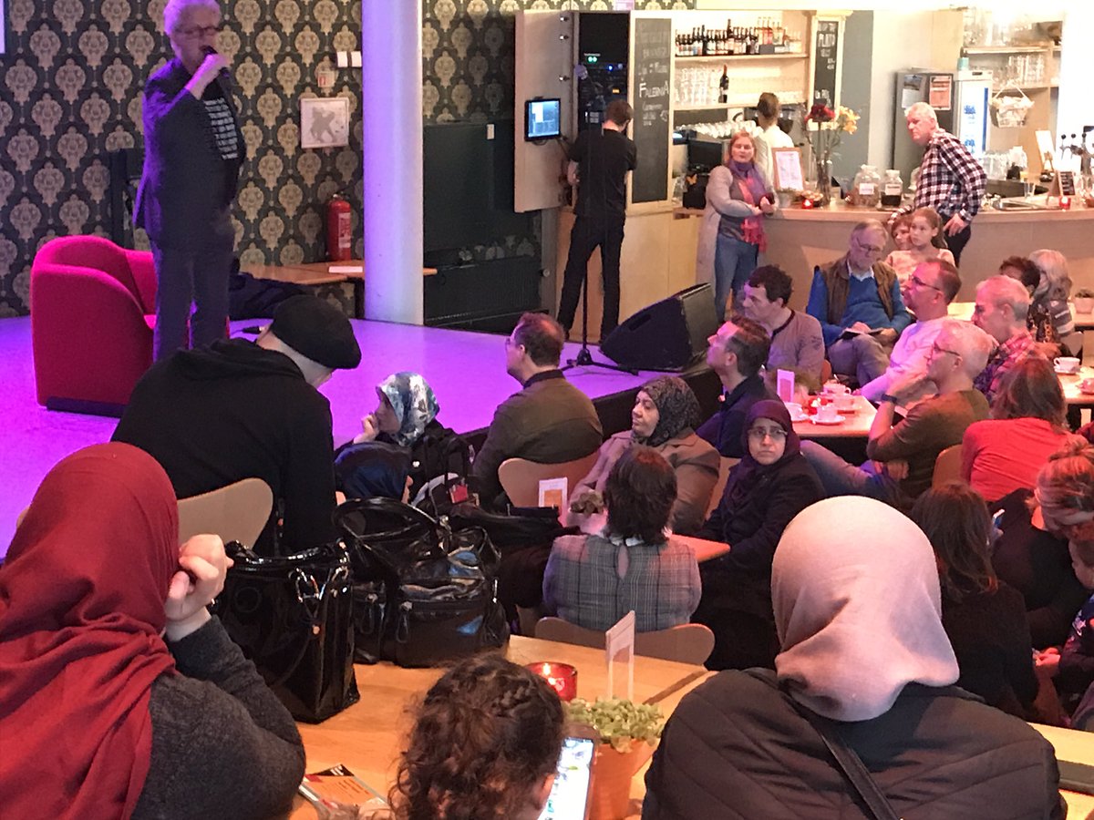 cees5jan's tweet photo. Drukbezochte inleiding bij Ottof @hntdenhaag @ExploreFest2017 https://t.co/U5zr9ukEJM