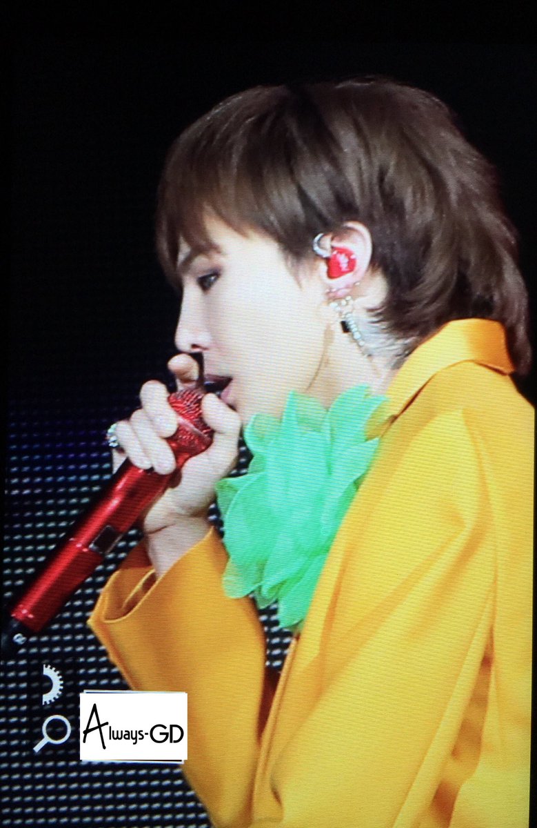 always_gd's tweet photo. #LASTDANCE in Fukuoka 171119

굿뽀~~~오이👉🏻👈🏻💚

#권지용 #KWONJIYONG 
#지드래곤 #GDRAGON 
#AlwaysGD https://t.co/cDLhs8I5Fa
