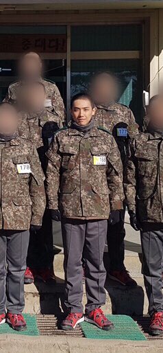 26_goodvibes's tweet photo. 돌격! https://t.co/4rYJXfIqI7