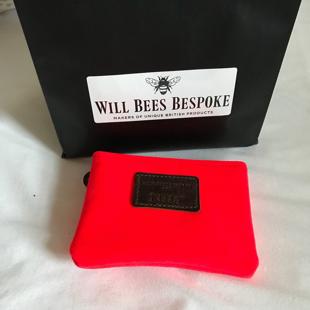 barbiekellys's tweet photo. Always treat myself to a little something in the shopping village @CheltenhamRaces so this awesome neon purse from @WillBeesBespoke called out to me! My winnings paid for it too! #neon #velvet #willbeesbespoke #cheltenhamraces https://t.co/eSqgKjyr2f
