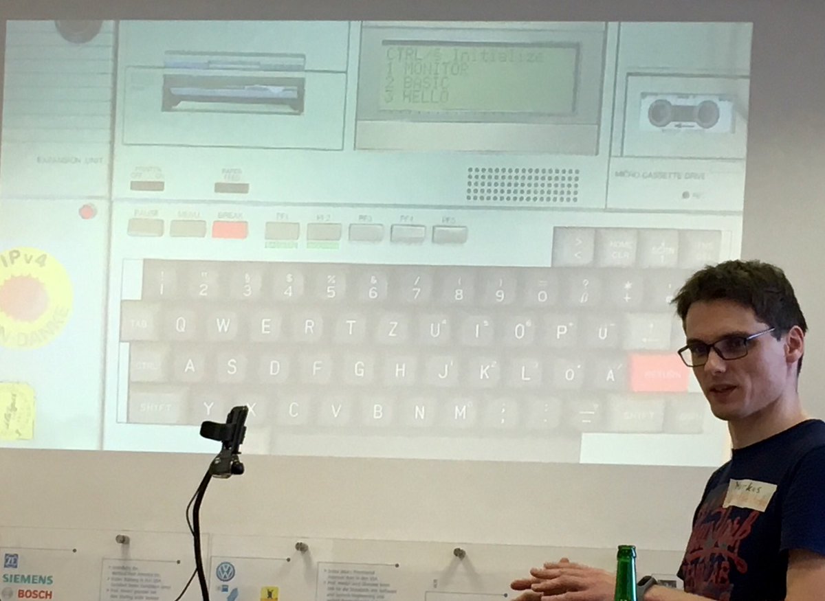 yooogan's tweet image. Erst mal ne Runde BASIC auf dem Epson HX-20 mit @feststelltaste #SWEC17