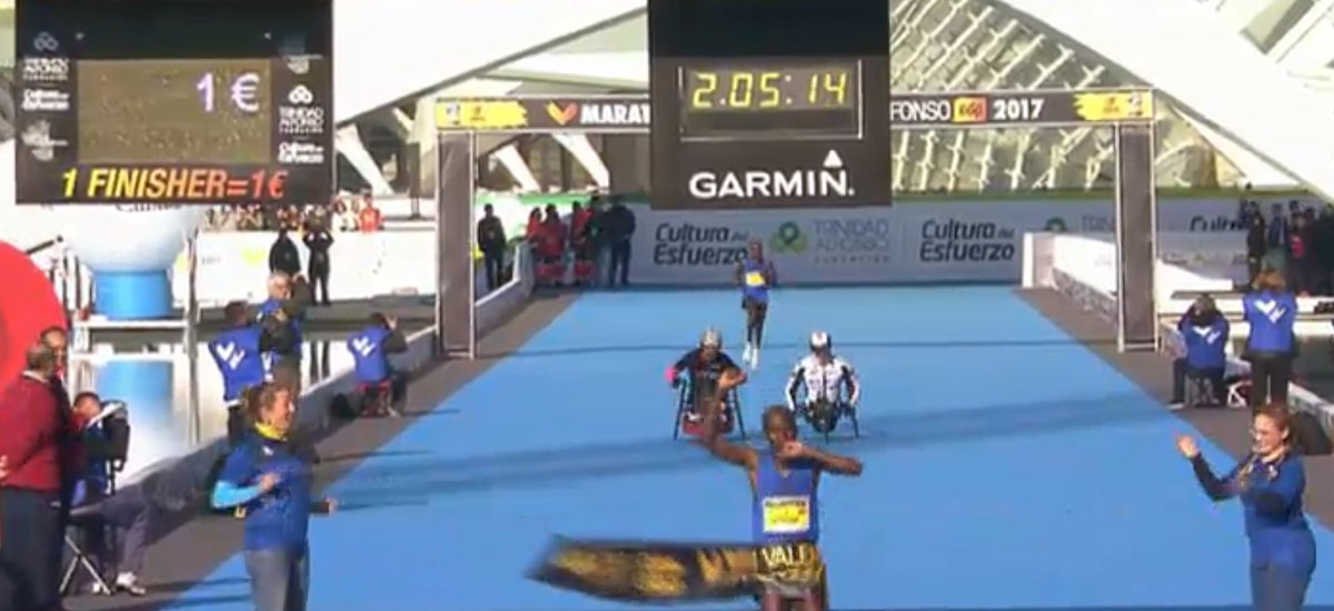 CoachLN's tweet photo. Finally a big marathon win for Sammy #Kitwara once the best 10K-runner on the road: 2:05:13 #Valenciamarathon Spanish All-comers-record https://t.co/PG5FdIBgt6