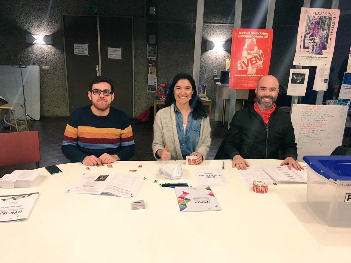 caroulloaparra's tweet photo. Mesa 2 esperando votantes en Amsterdam 🇨🇱🇳🇱#chileelige https://t.co/0mMfLzLcNc
