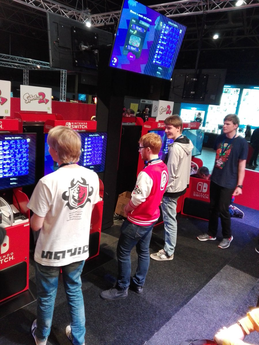 xSabsy's tweet photo. LET'S GO TEAM POLDERLANTIS! @Rioluxiomastar @Burnburnss @BrianTheDrumer #Splatoon2 #splatoonlan #comicconutrecht https://t.co/31VMkuCqs6