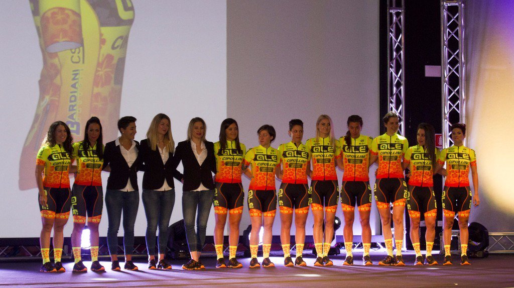 Presentazione Team 2018: parte la nostra nuova stagione!
Team Presentation 2018: the new season starts! #ale #yellowfluoorange
<a href="/anishavekemans/">Anisha Vekemans</a> <a href="/RoxaneKnetemann/">Roxane Knetemann</a> <a href="/Swinkels_K/">karlijn swinkels</a> <a href="/jacksonmuscles/">Sofia Fròmeta</a>