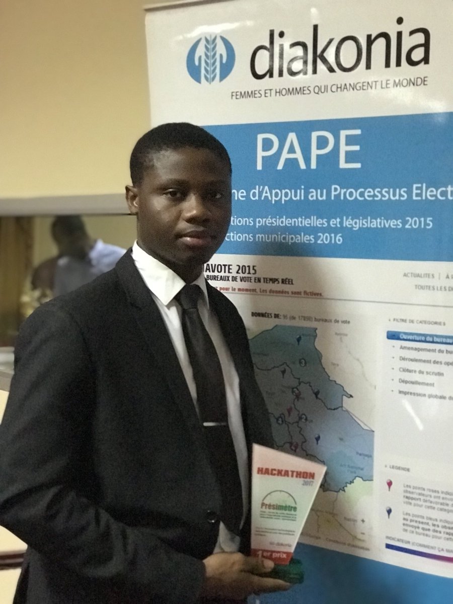 6 trophées en l’intervalle de 2 semaines. <a href="/rouamba_m/">ROUAMBA Mahamadi</a> et son équipe de <a href="/BeoogoLAB/">beoogolab</a>  (incubateur, coworking space, crowfunding) a remporté en + des 05 trophées à la #SNI2017 le 1er prix du #HackathonRedevabilité2017 @lutheryam74 <a href="/presimetrebf/">Presimetrebf</a> burkina24.com/2017/11/19/sui… #Burkina #lwili