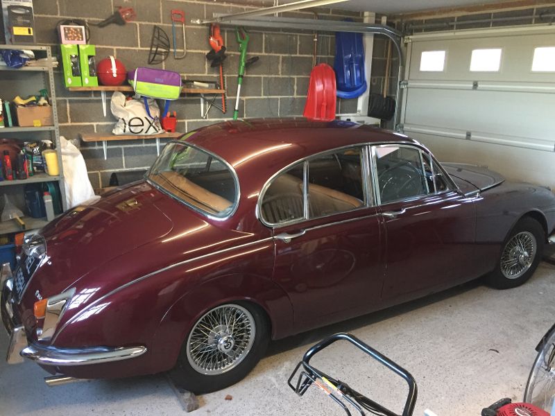 DriveaClassic1's tweet photo. Always makes me smile when I got out to the garage.  #sleeping #Daimler #morse https://t.co/PcCJHDfNP6