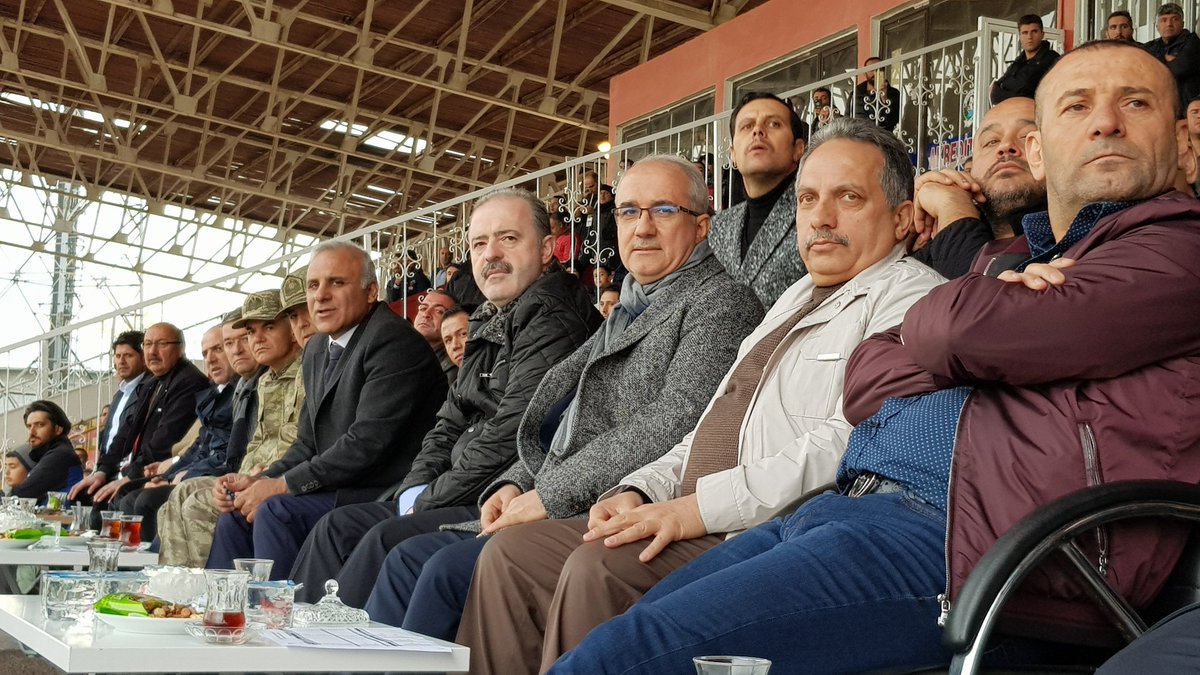 Vanspor'umuzun Diyarbakırspor maçı başladı. Her zaman desteklerini esirgemeyen sn. valimiz @valizorluoglu heyecanla maçı takip ediyor.