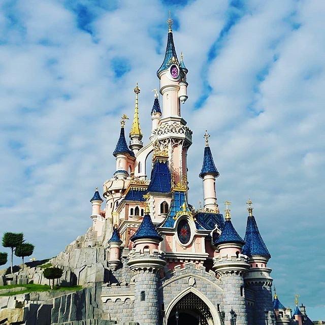 Tag a friend and say nothing ✨🏰 😍 (Credit: uli310176) short.url/aBcXyZ