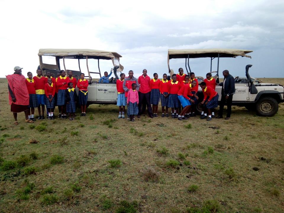 Saruni_Basecamp's tweet photo. Recent Wildlife Club visit to @SaruniCamp Wild, #Lemek Conservancy, by students from Ng'oswani & Olkimitare primary schools in the #Masai #Mara. A great way to expose the next generation to #conservation, #tourism and #hospitality in #Kenya. https://t.co/bCPsroXCOJ