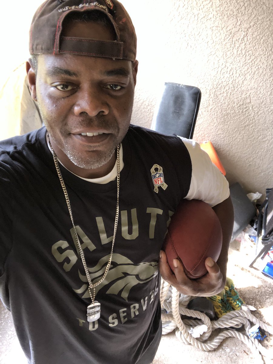 BgRuhf's tweet photo. There’s no confusion....You know what an onion https://t.co/sCGTTtINV0 know what a bag of onions are.”Tampabai” #8Alert #Orangeroom #AMJOY #NXTTakeOver #GMTB https://t.co/U79MOUYId4