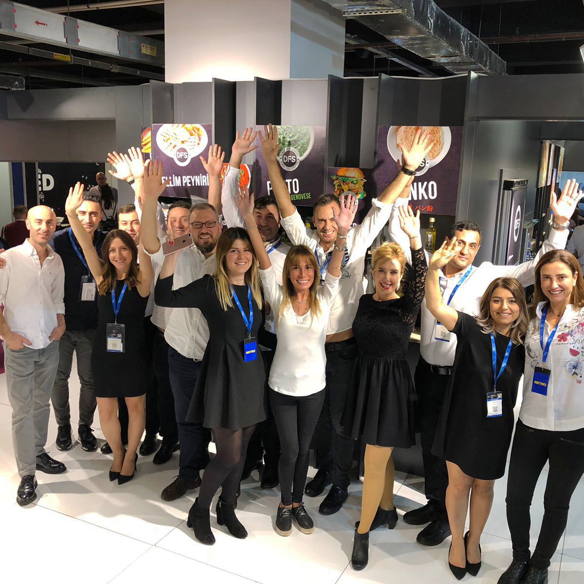 DemakGurme's tweet photo. Profesyonellerin en büyük buluşma noktası #Sirha2017 sonunda #DemakFoodService olarak geriye tatlı mutluluklar, güzel insanlar, ziyaretçilerimizin severek denediği ve büyük ilgi gösterdiği gurme lezzetlerimiz ve bu sayede yaşadığımız unutulmaz anılar kaldı! 😊👏 👏 @SirhaIstanbul https://t.co/ZRioZNlqxE