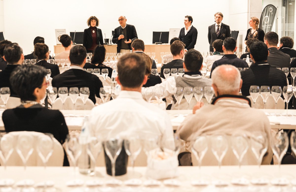 trentodoc's tweet photo. Ecco ancora alcuni momenti della giornata di ieri al Muse.
E da domani, vi ricorderemo giorno per giorno gli appuntamenti di Trentodoc in Cantina: per conoscere Trentodoc là dove nasce. https://t.co/UGQLOt5MwE