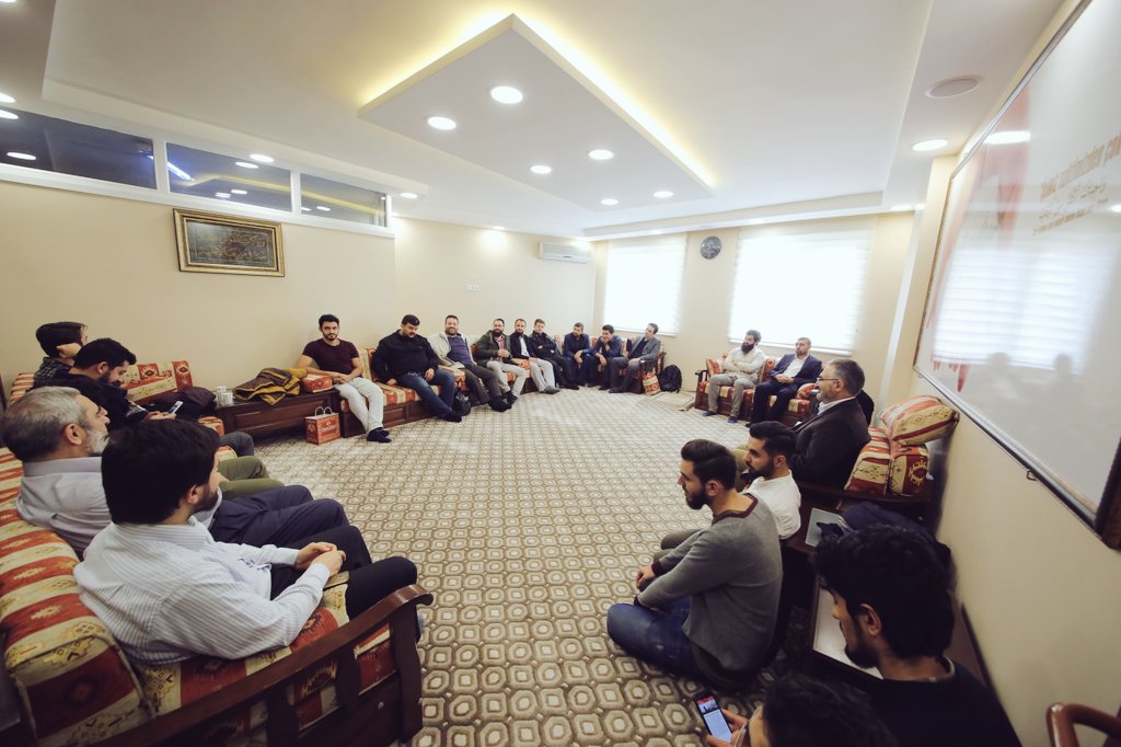 Âhir zaman; işlerin çok, iş yapanların az ama işin bereketli olduğu zamanlardır. <a href="/sozler_kosku/">Sözler Köşkü</a> @cayhouse <a href="/cinaraltindayiz/">Çınaraltı</a> 'dan genç kardeşlerimiz misafirimiz oldular. Bir gencin daha iman ve hidayetine vesile olanlara ne mutlu! Ne mutlu Ümmet-i Muhammed'ten olmayı şeref bilenlere